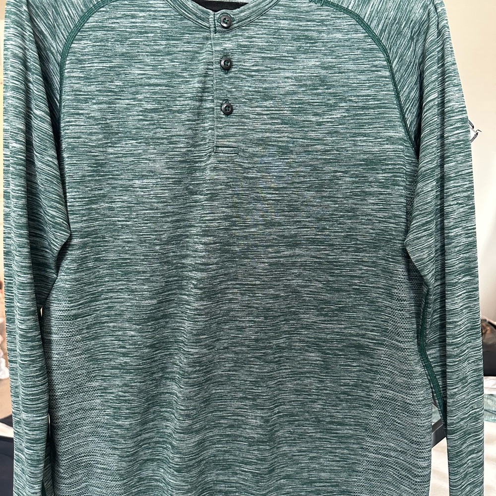 Lululemon Athletica Green Long Sleeve Tee